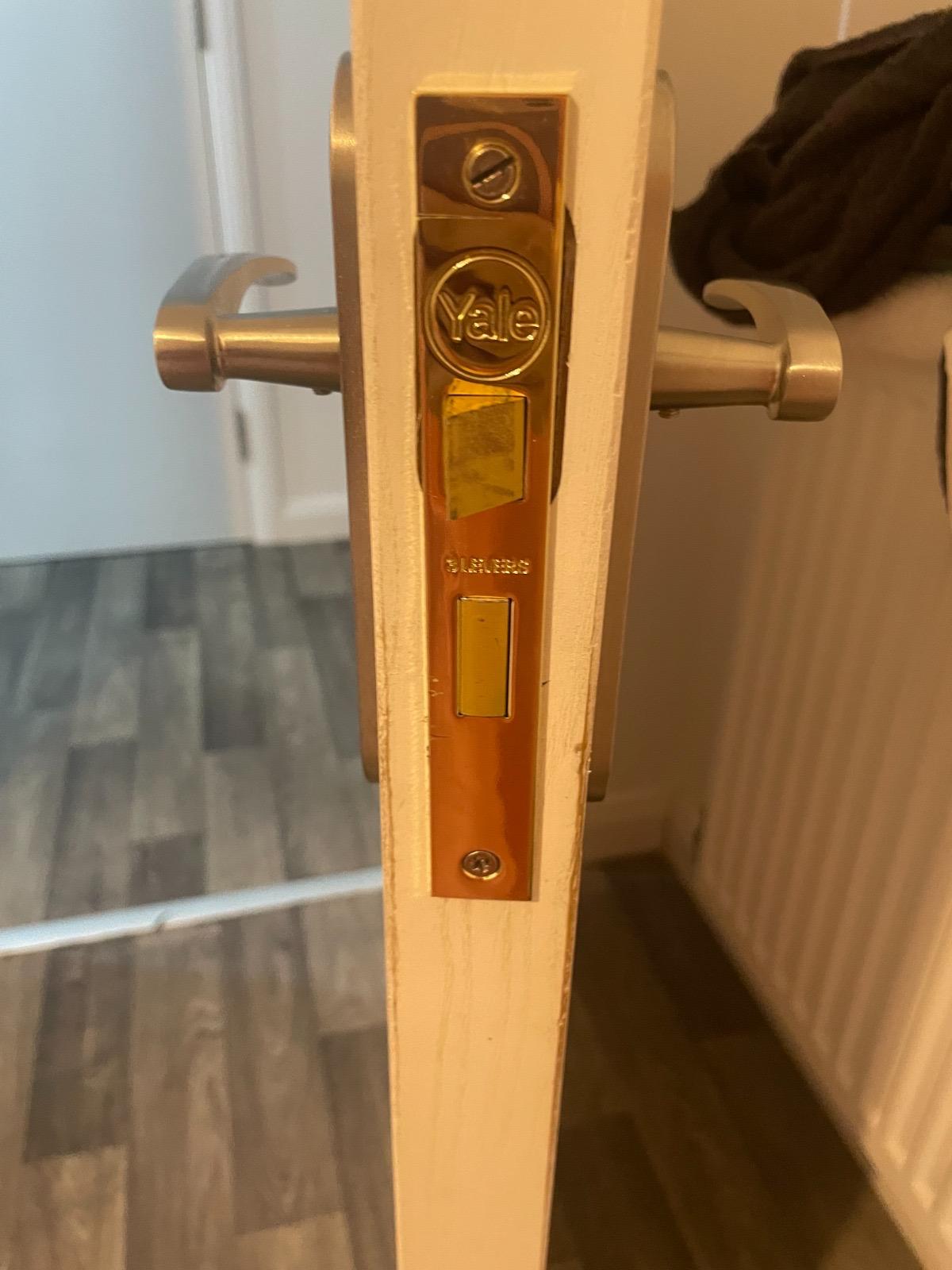Door latch and handle installation in NW4 London